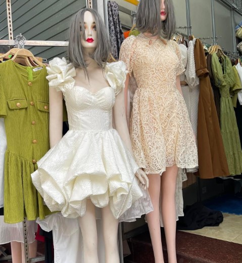 váy ren xòe bán tại chợ ninh hiệp