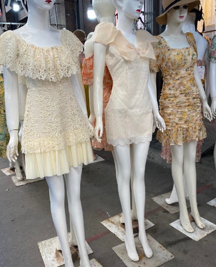 váy ren màu trắng ngà chợ ninh hiệp